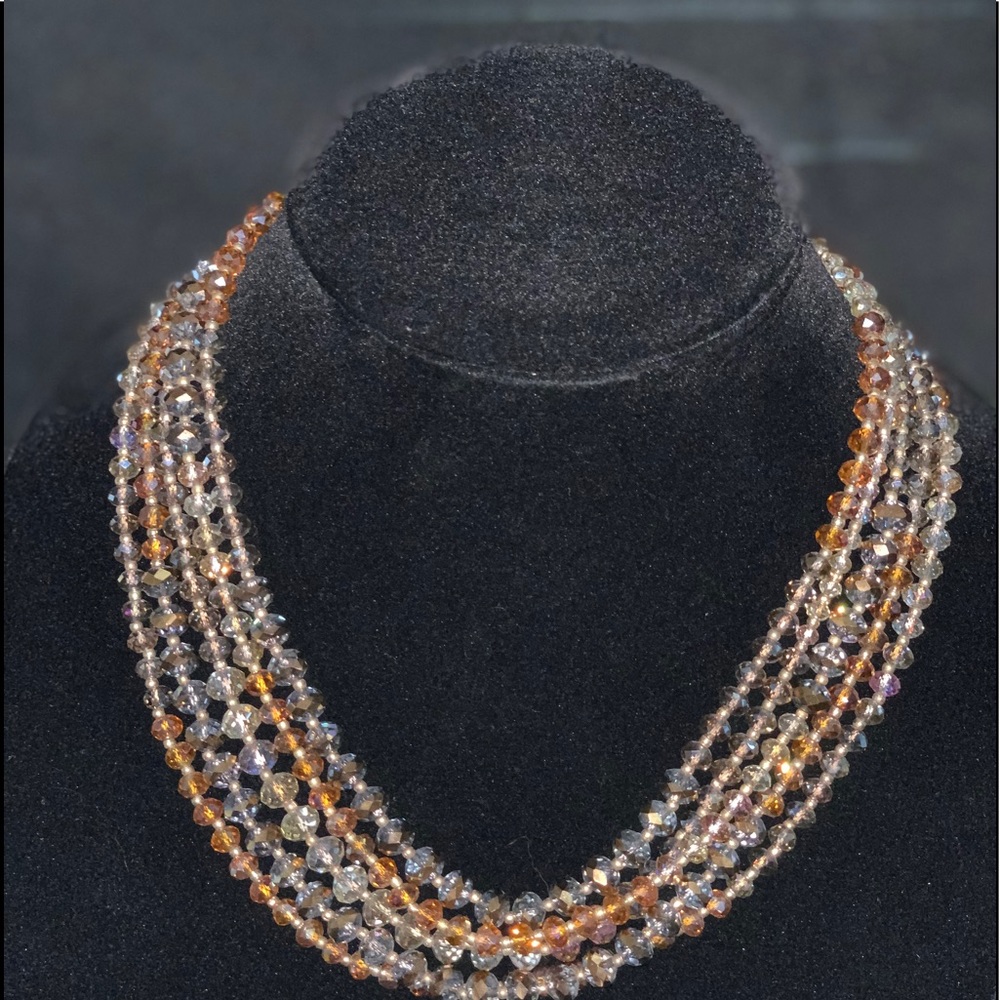 Loft, Flashy Necklace, 18 inch w/2 Inch Extender.
Excellent Condition
